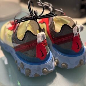 NIKE REACT ELEMENT 87 UNDERCOVER.